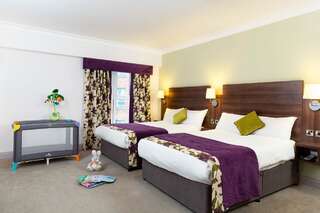 Отель Maldron Hotel & Leisure Centre, Oranmore Galway Оранмор Семейный номер (для 2 взрослых и 3 детей)-1